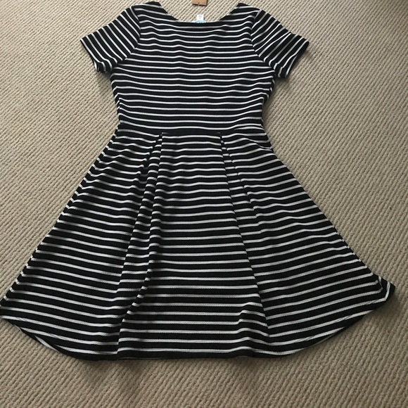 Black and White Striped Dress - Picture 5 of 5