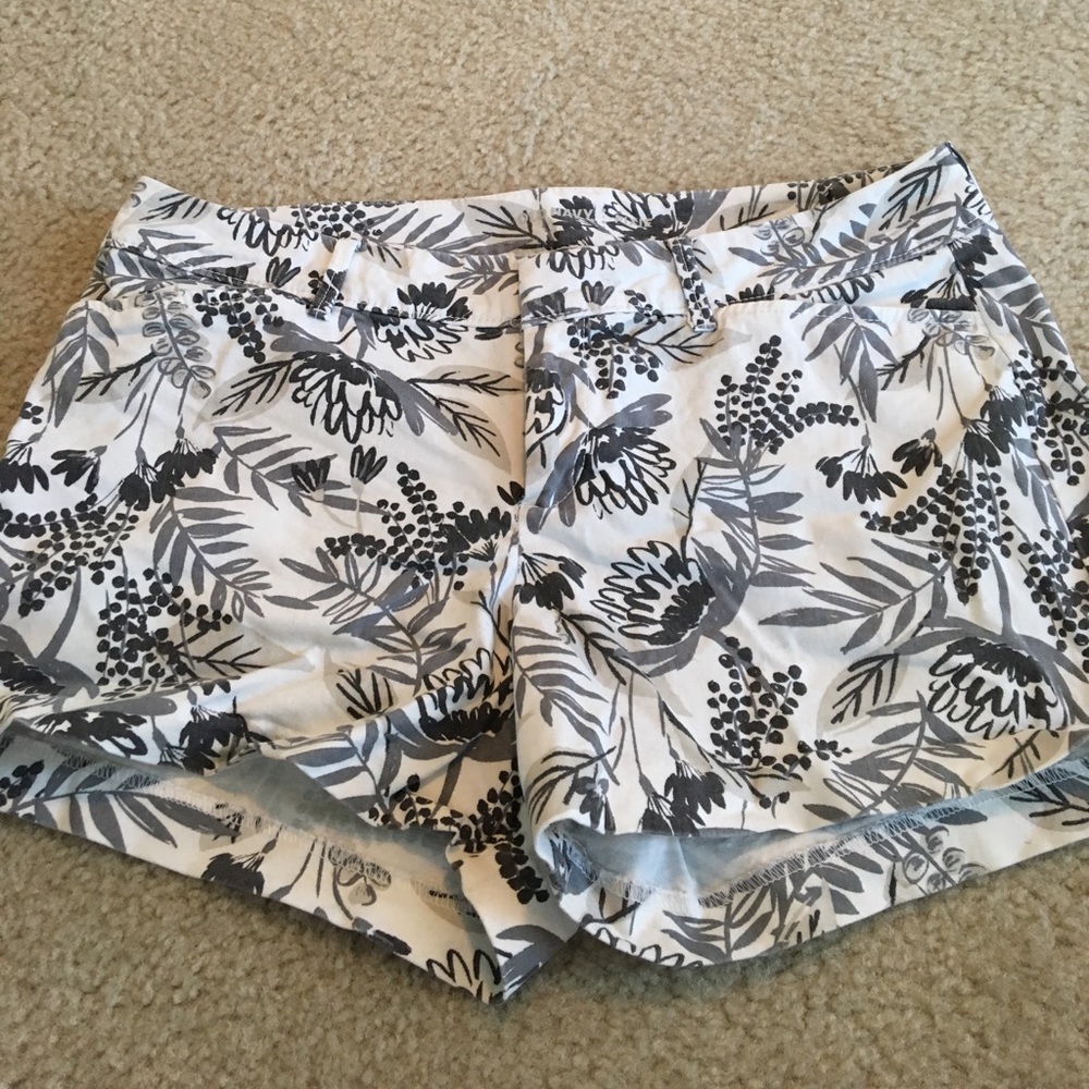 Old Navy Pixie Shorts Size 4