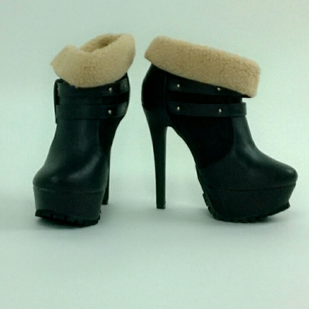 Warm ankle boot