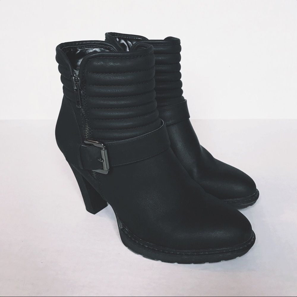 Size 9 White Mountain Black Boots