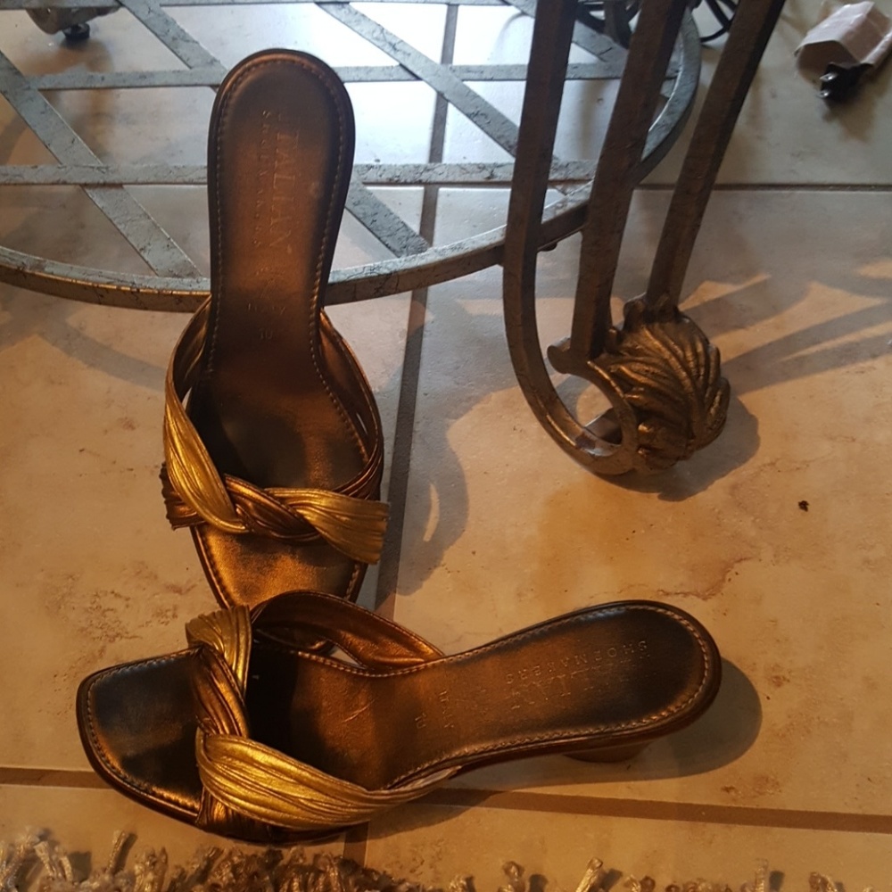 SHOES - Picture 3 of 3