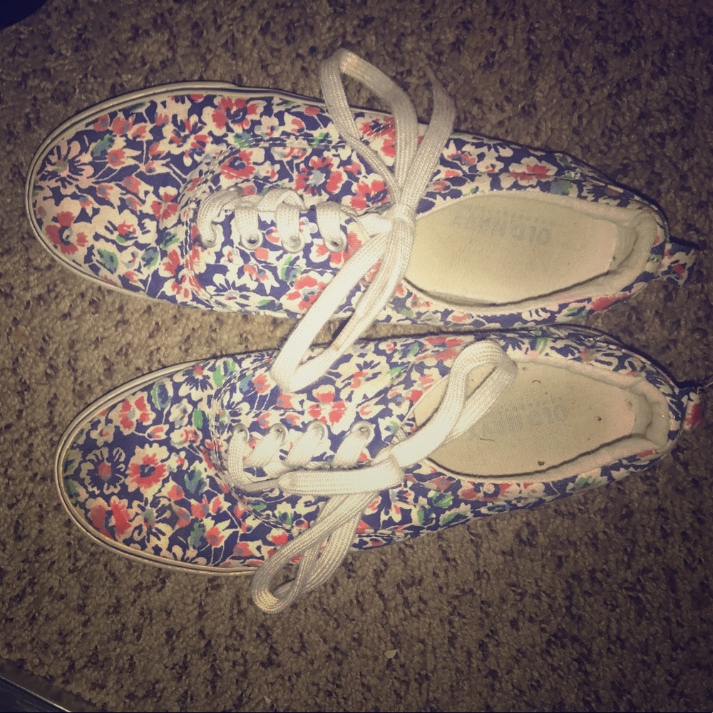 SIZE 6 ! Flower design shoes 👟👟