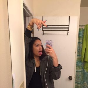 Meet your Posher, Kalia