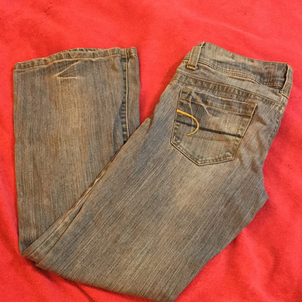 American Eagle bootcut jeans. 4 short. Like new!!