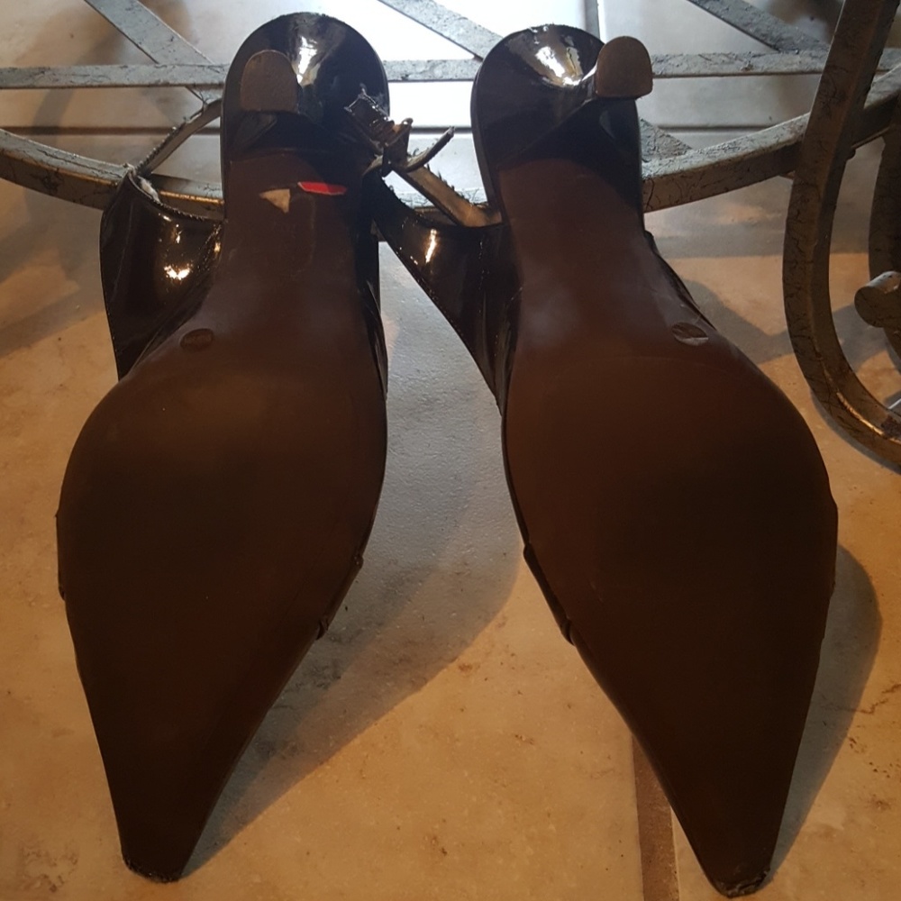 SHOES - Picture 2 of 4