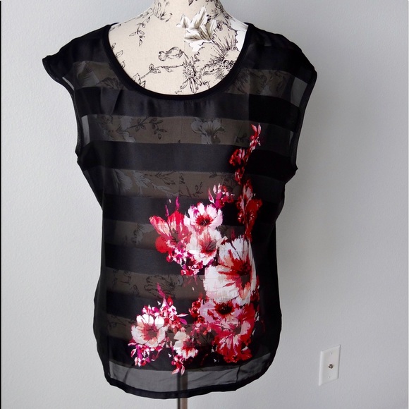 White House Black Market Tops - White House Black Market Floral Top