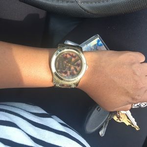 Women's Micheal Kors watch/ Comes with Box