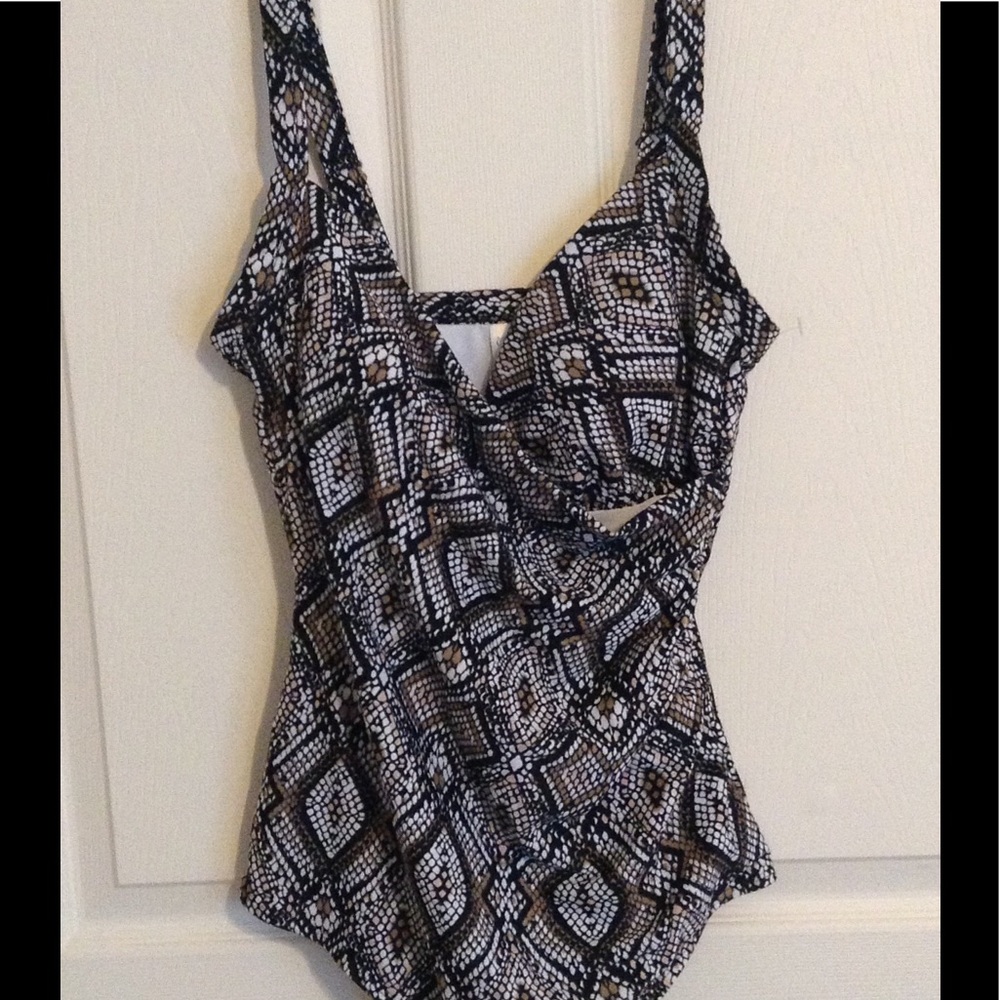 Animal print 1 piece crosses in front with ruched
