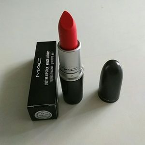 Mac Lustre Lipstick Color:Ruby Woo 18