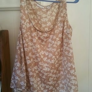 CUTE TOP WITH DETAILED NECKLINE