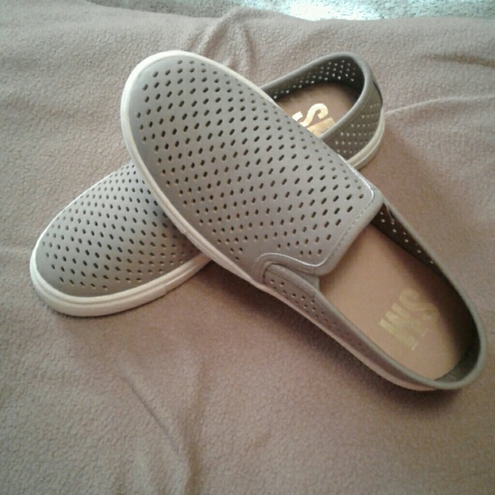 Steve Madden look alike shoe.