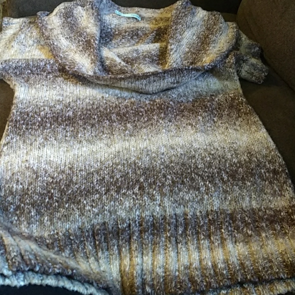 Short sleeve sweater