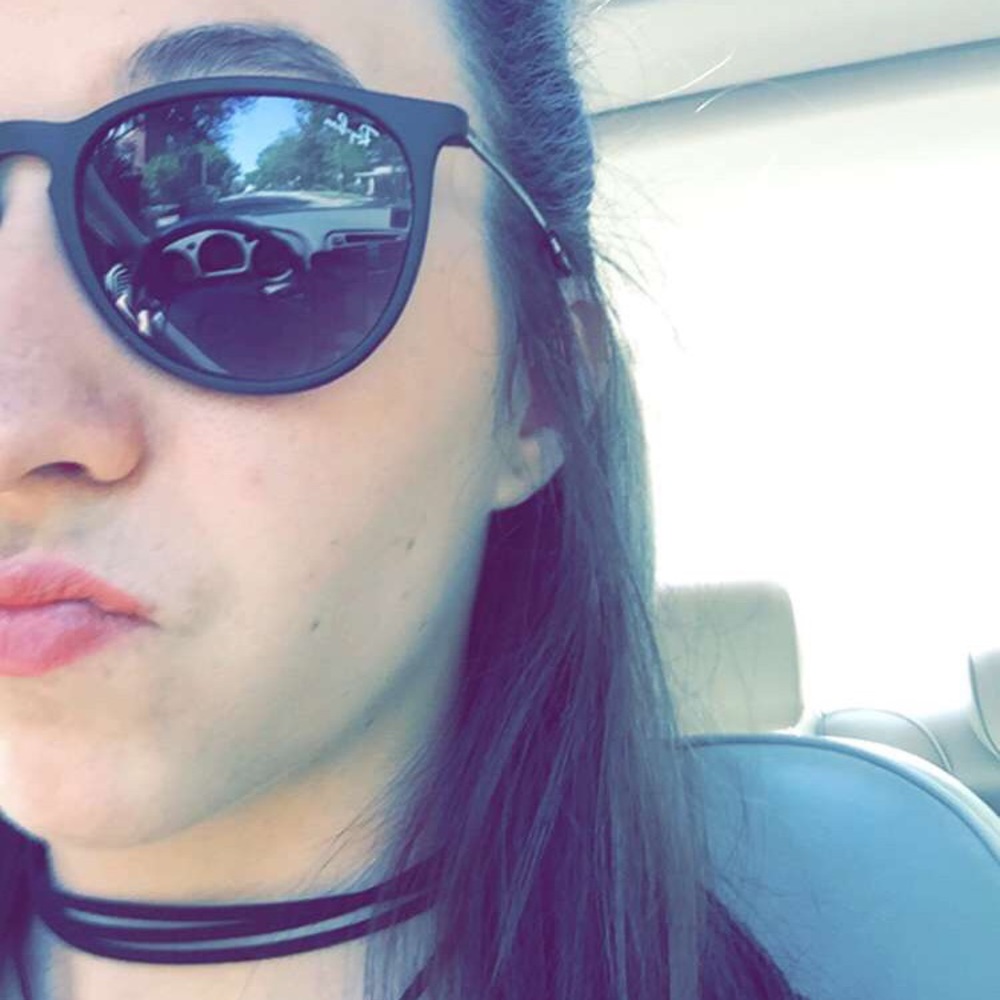 Meet your Posher, Lauren