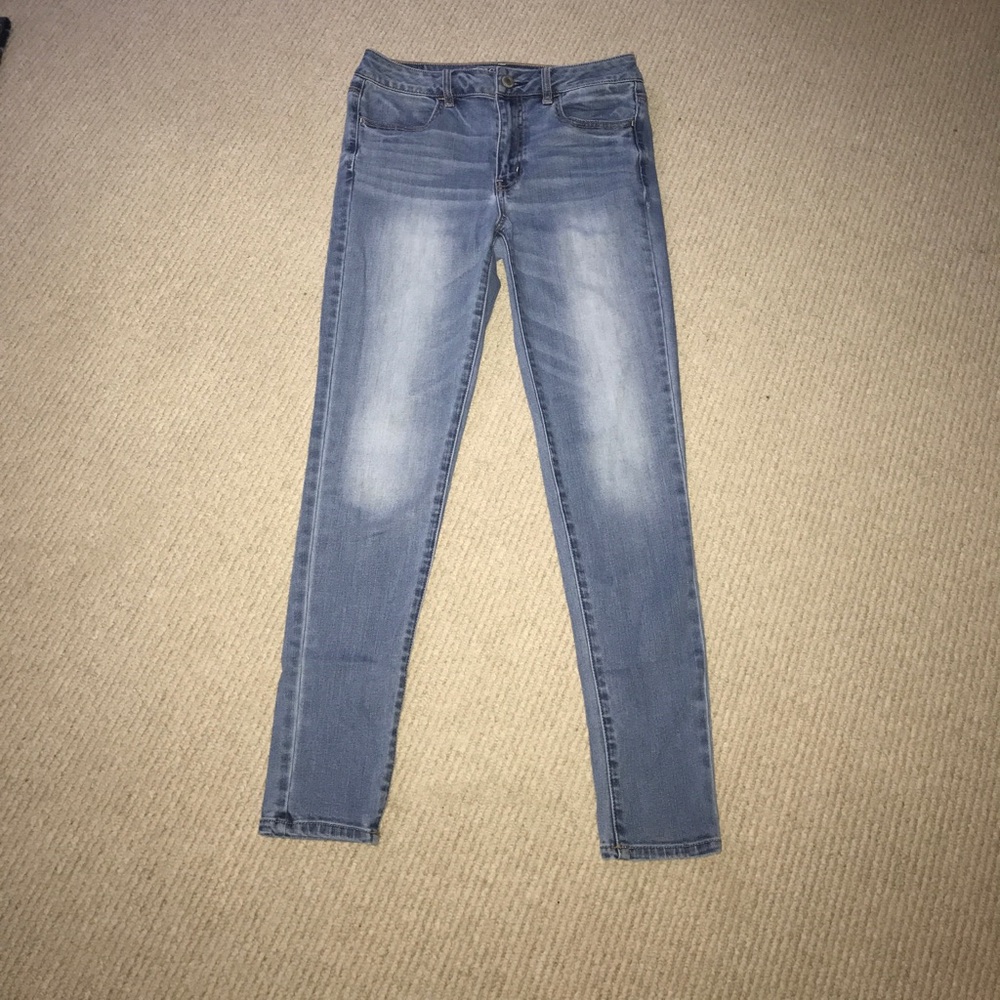 American Eagle Light Wash Hi-Rise Jegging