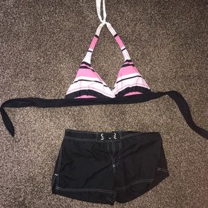 Bikini top/shorts bottom
