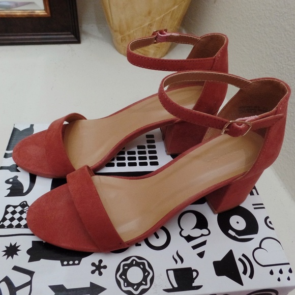 Dusty Rose/ Blush Faux Suede Block Heels w/ Straps - Picture 3 of 4