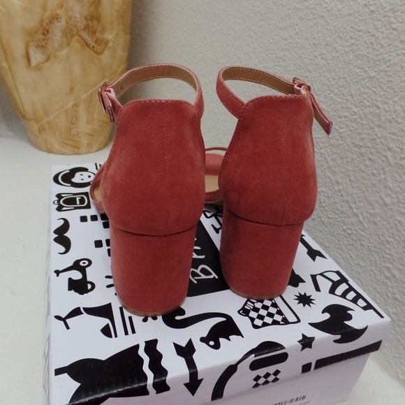 Dusty Rose/ Blush Faux Suede Block Heels w/ Straps - Picture 4 of 4