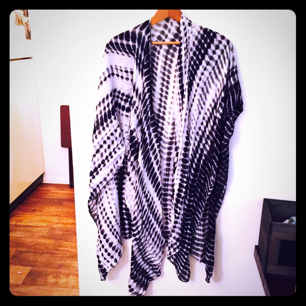 TYE DYE black and white scarf! So lightweight :)
