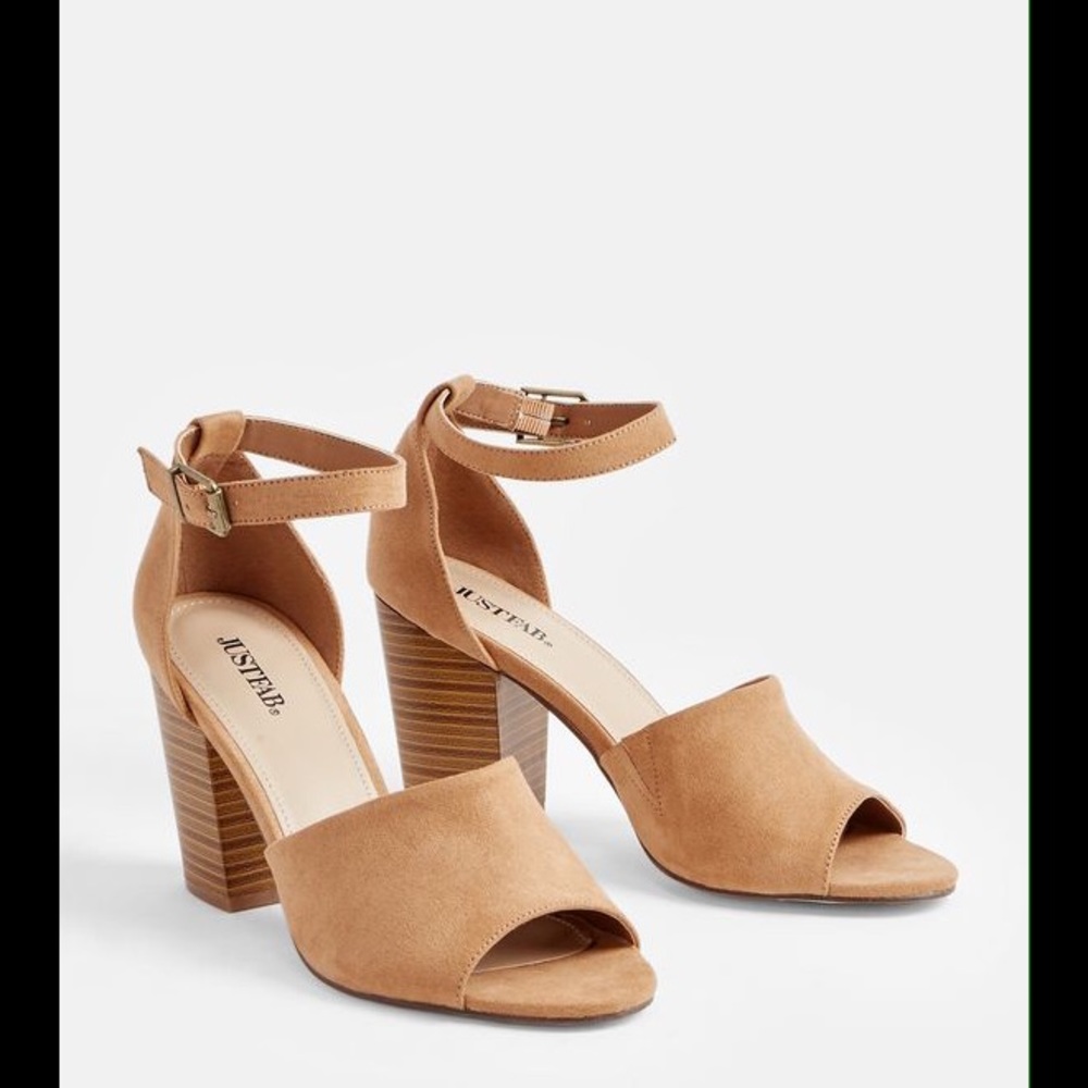 BN Tan Block Heel Sandal