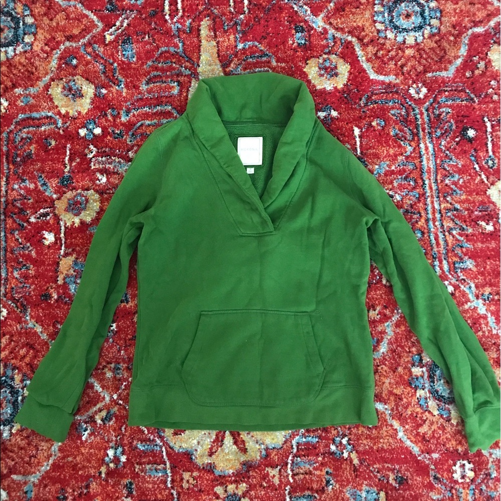 Green tunic-style sweatshirt