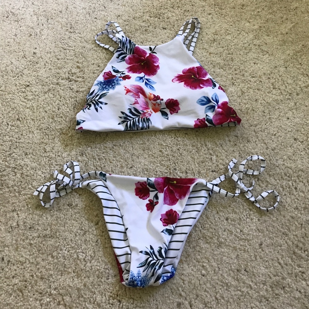 Reversible bathing suit