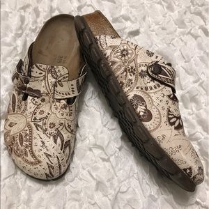 Birkenstock cream brown print clogs