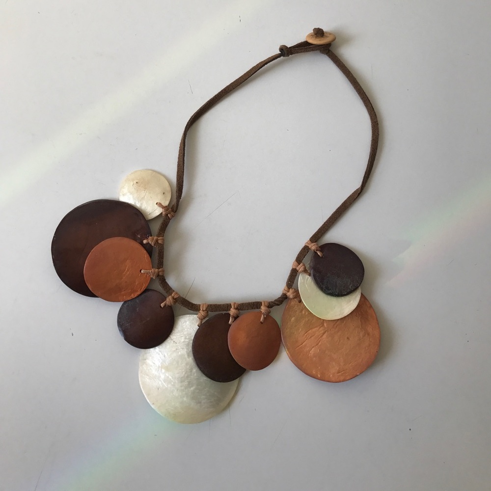 🎉HP🎉Brown leather necklace with iridescent disks