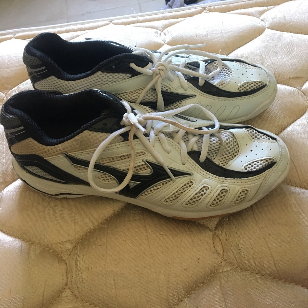 Volleyball shoes