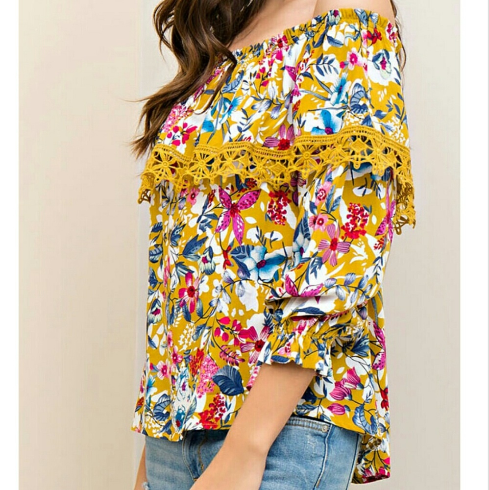Floral top🌸🏵🌺🌻 - Picture 2 of 4