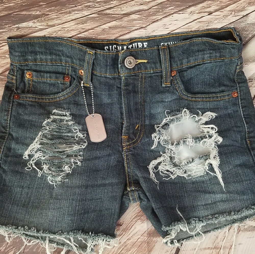 Levi's Shorts - Picture 3 of 8