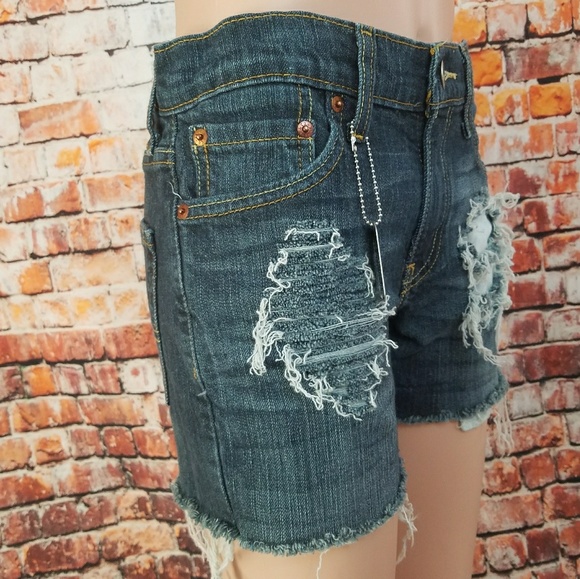 Levi's Shorts - Picture 2 of 8