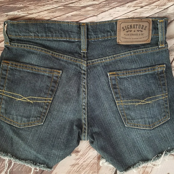 Levi's Shorts - Picture 4 of 8