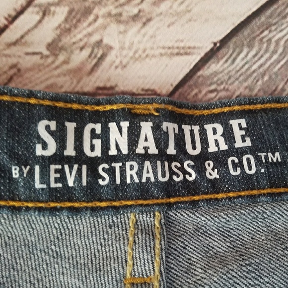 Levi's Shorts - Picture 5 of 8