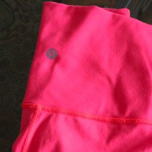 LULULEMON PINK Never worn!!!!
