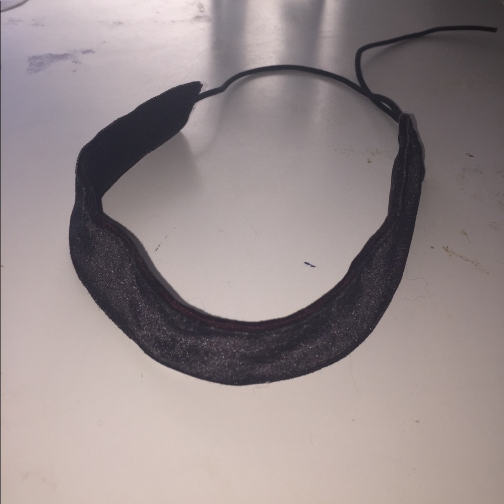 Brandly Melville velvet red choker