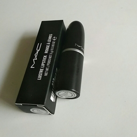 Mac Lustre Lisptick: Color:ChiLi 22 - Picture 2 of 6