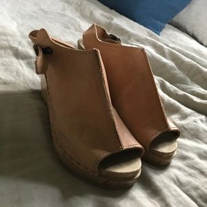 No. 6 wedge clogs