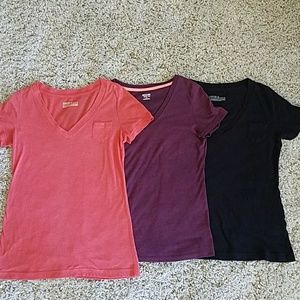 V-neck t-shirts