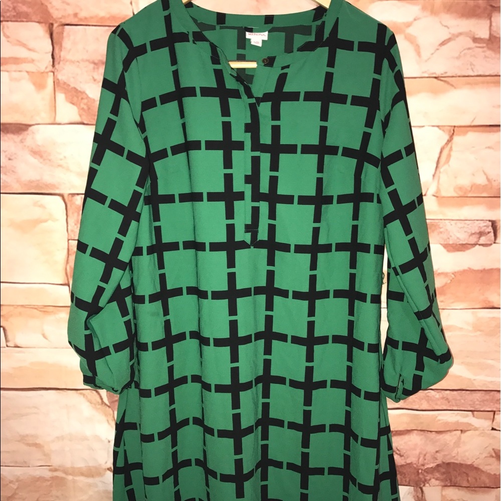 Merona green long sleeve geometric squares Large