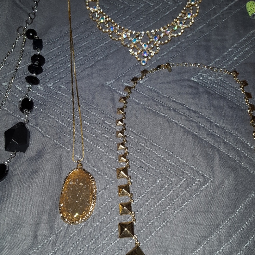 Necklace Bundle 🖤 - Picture 2 of 4