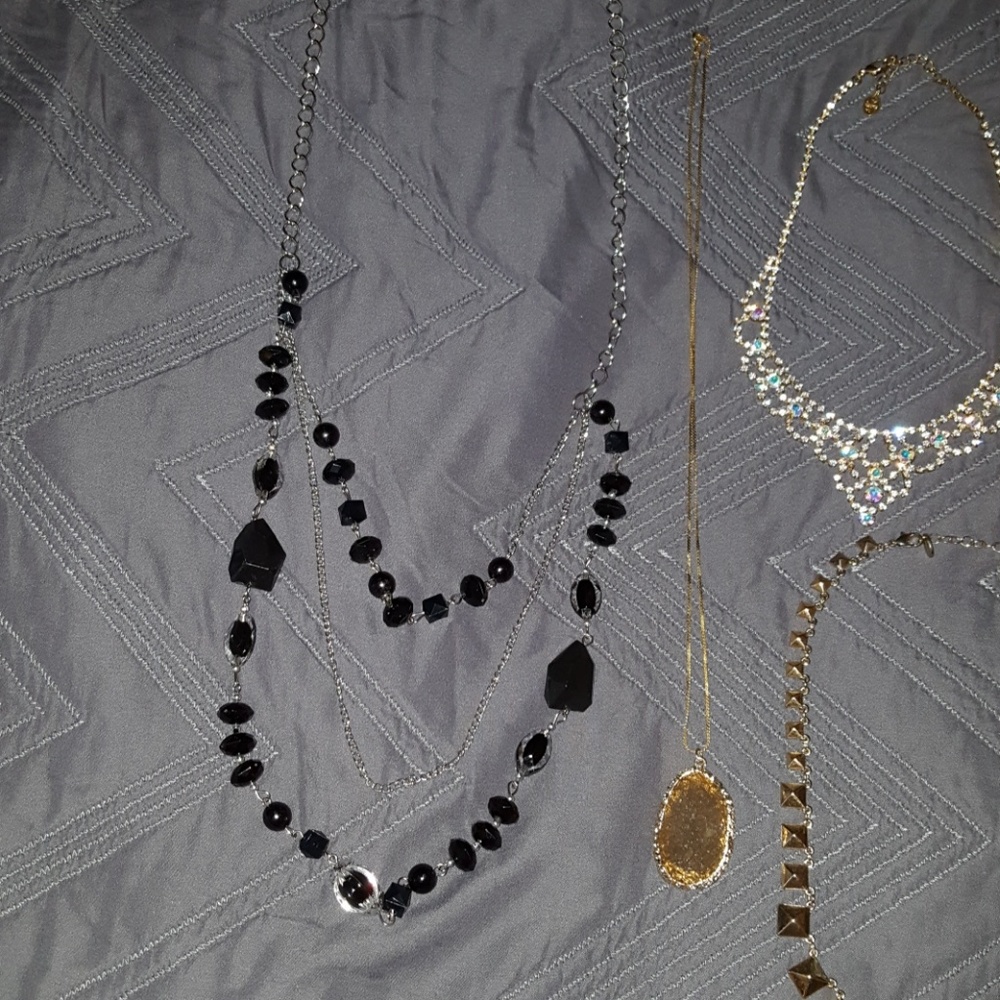 Necklace Bundle 🖤 - Picture 4 of 4
