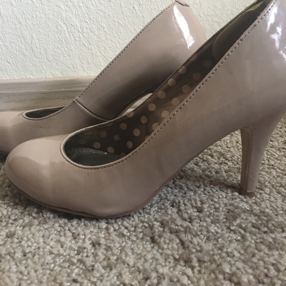 Nude heels 2 1/2 inch - Picture 3 of 4