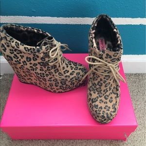 Betsy Johnson Ryaan Leopard Platform Booties