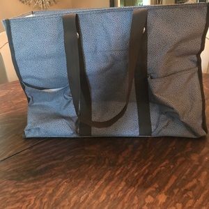 Thirty one zip- top organizing tote