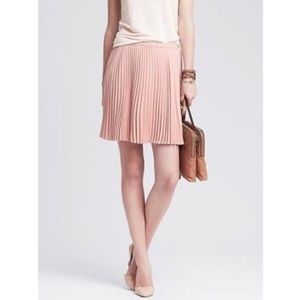 Banana Republic pink pleated skirt