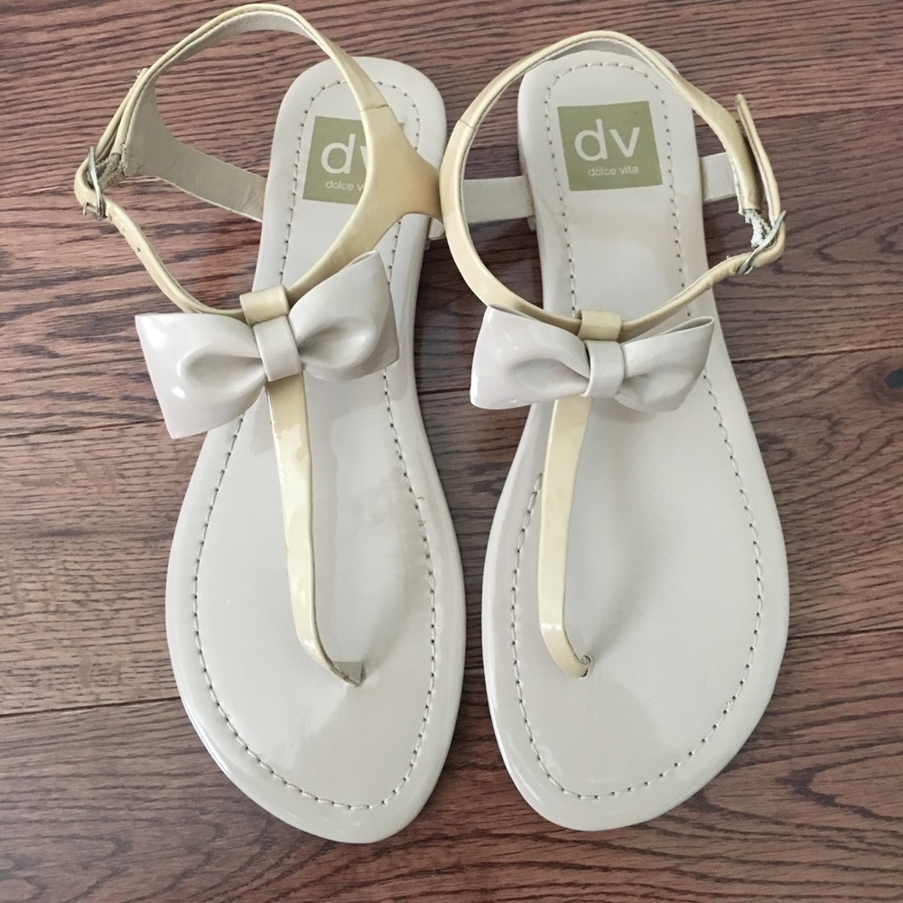 Dolce Vita beige sandals