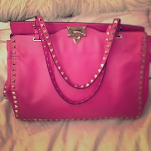 Valentino Rockstud Trapeze Tote Fluo Pink