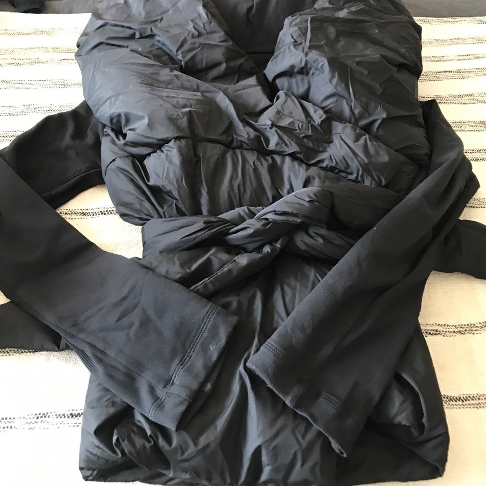 Lululemon puffy black jacket