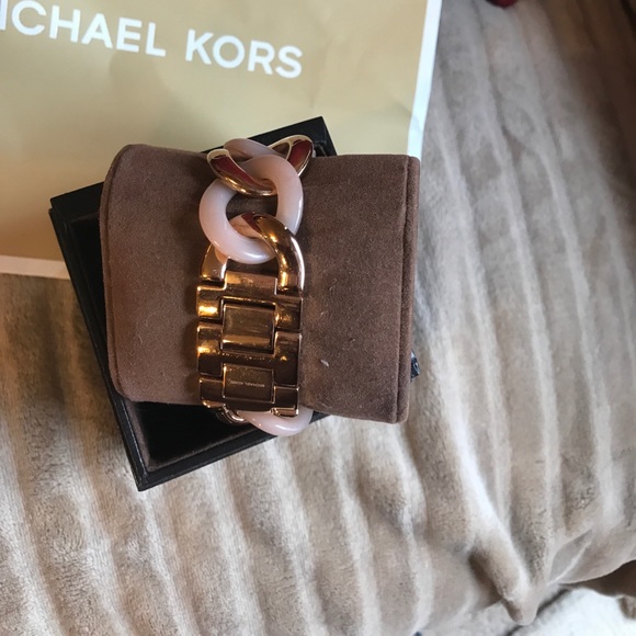 Micheal Kors watch - Picture 3 of 4