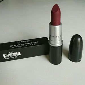 Mac Lustre Lisptick Color: Sin 24